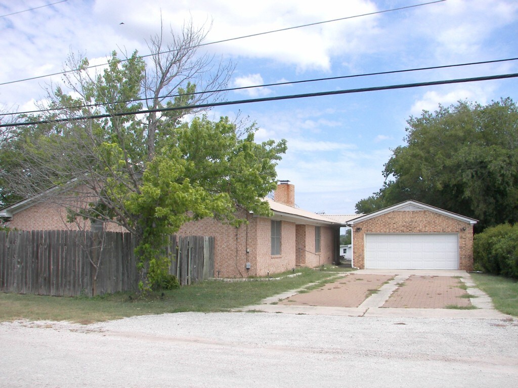 1707 E 4th St, Lampasas, TX 76550 1707 E 4th St Lampasas, TX