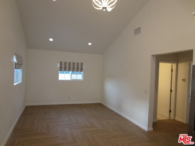 Foto del edificio - 4239 Edenhurst Ave