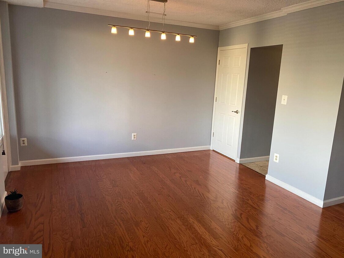 5500 Holmes Run Pkwy Unit 410, Alexandria, VA 22304 Apartment for