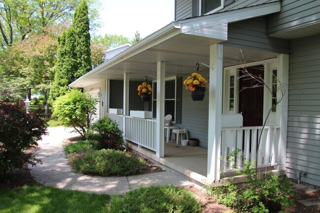 Foto del edificio - 7618 Westchester Dr