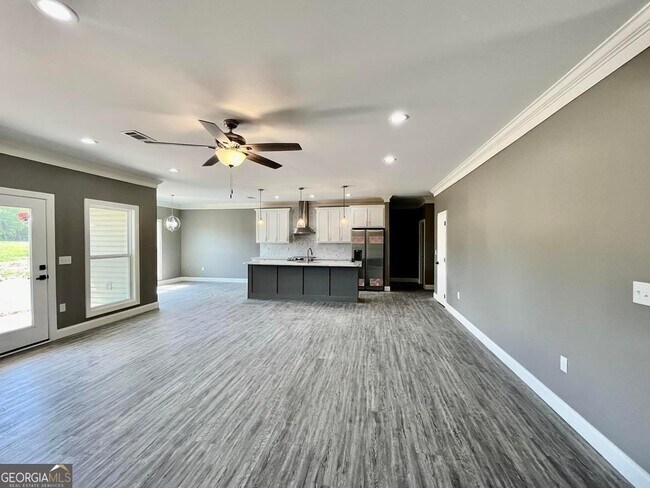 Building Photo - 1048 Field St
