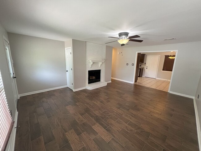 Building Photo - Charming updated 3 bedroom, 2 bath home in...