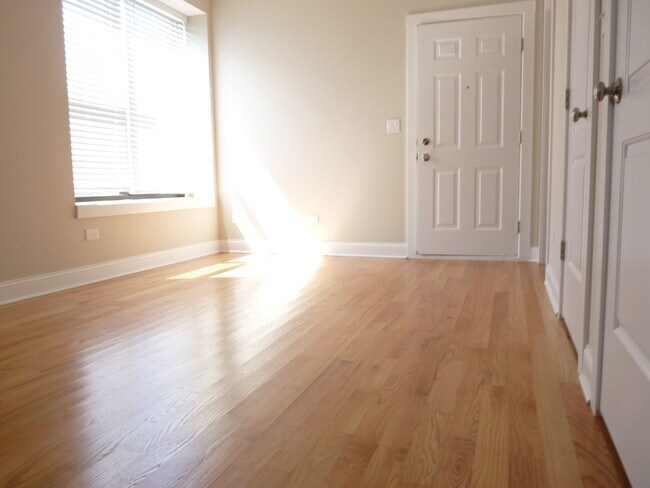Building Photo - 4153 N Kimball Ave