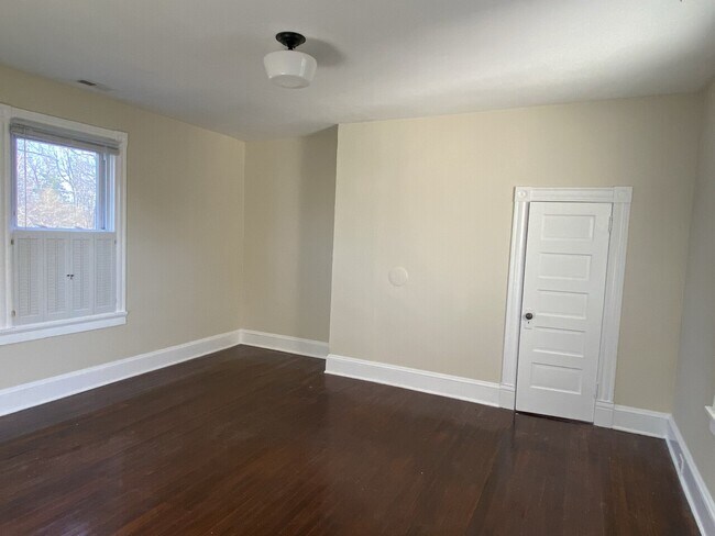 Building Photo - 8810 N 5 Forks Rd