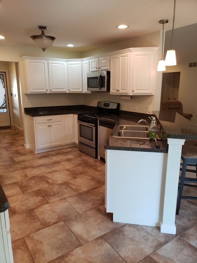 Building Photo - 1859 Meadowlark Ln