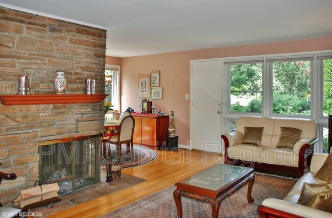 Building Photo - 10300 Farnham Dr