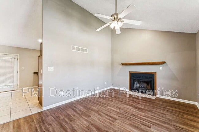 Building Photo - 525 NE Karapat Dr