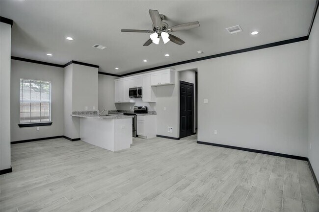 Foto del edificio - 8121 Claiborne St