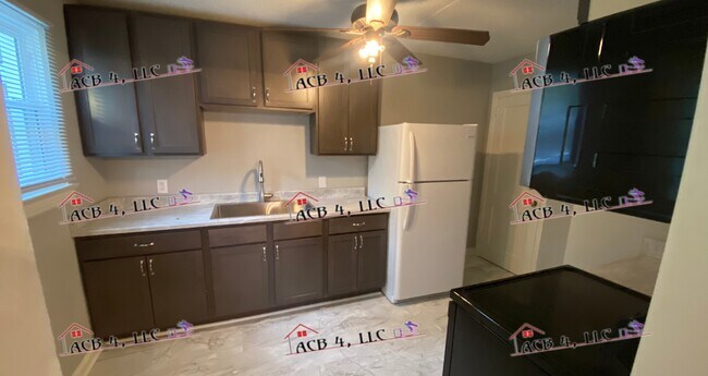 Foto del edificio - 2420 Brandon Ave SW