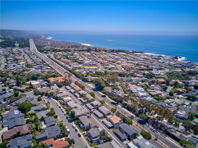 Acceso privado mediante puerta a la playa Little Corona del Mar, a la playa Cameo Shores y a un mirador privado. - 478 Seaward Rd
