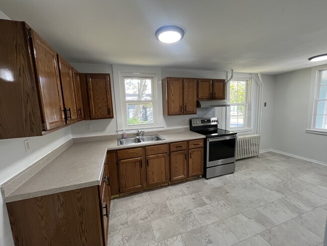 Building Photo - 9 Essex Rd