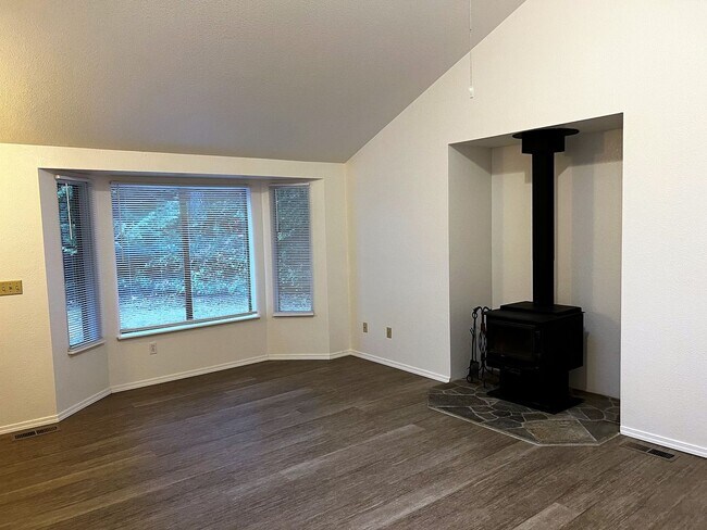 Foto del edificio - Poulsbo area home.