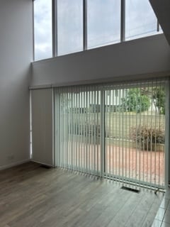 Sala de estar y patio trasero - 16413 S Dalton Ave