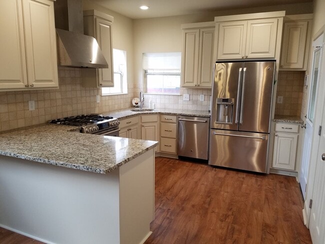 Building Photo - 3 bedroom home in Acadiana Place subdivision