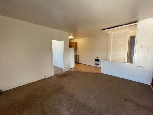 Foto del edificio - 827 Redwood Dr
