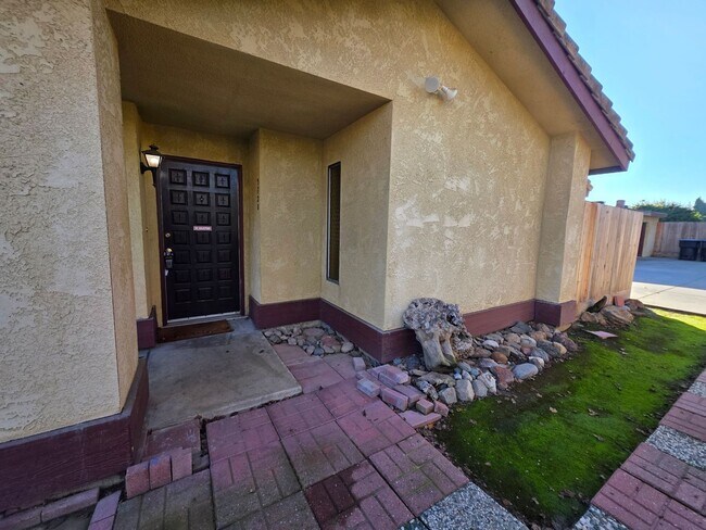 Foto del edificio - 2 Bedroom 1 Bathroom near Country Club!