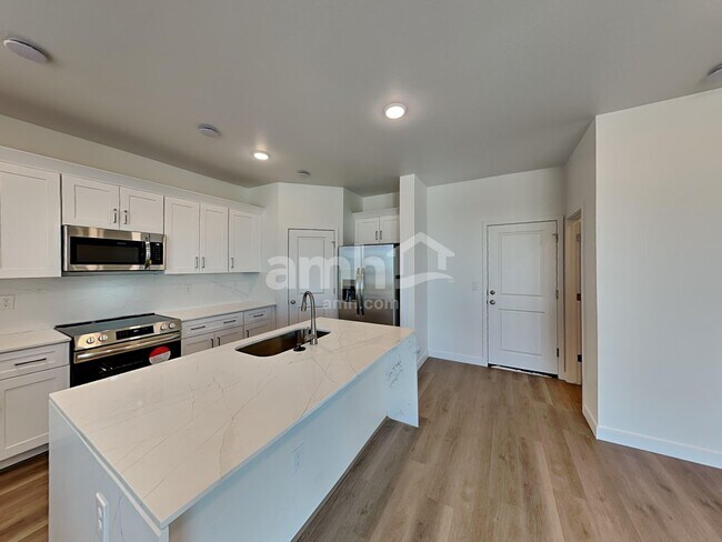 Building Photo - 4621 S 97th Dr