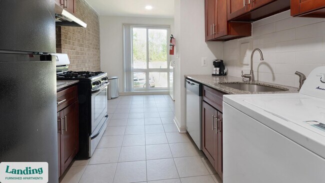 Foto del edificio - 6220 Springhill Dr