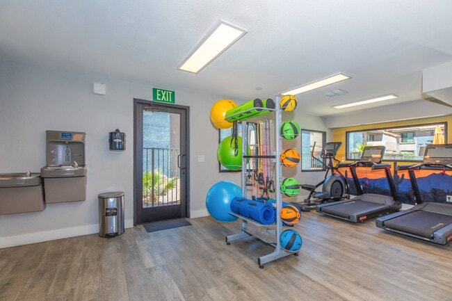 Building Photo - Peak at Oro Valley