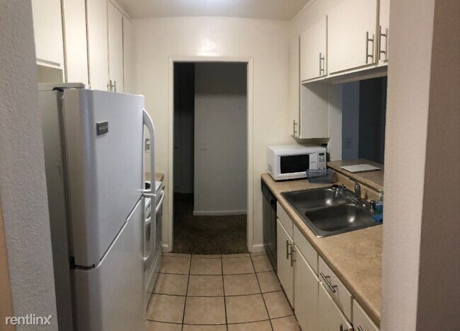 Building Photo - 3 br, 2 bath Condo - 341 E Surfside Dr