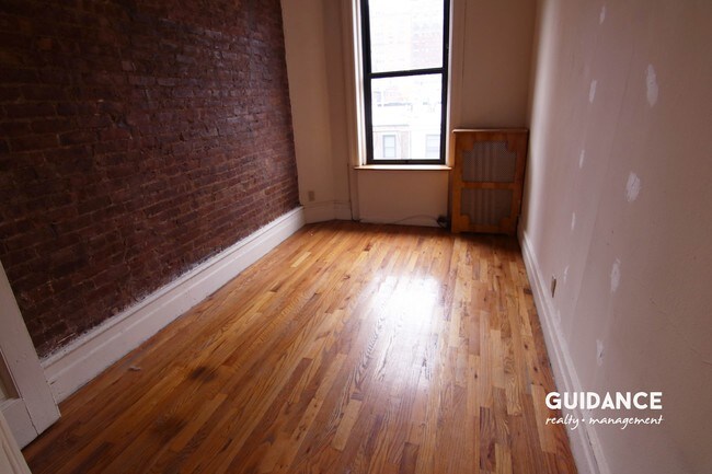 Building Photo - 124 W 81st St