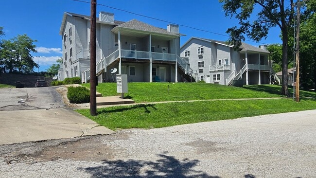 Building Photo - 1 Bedroom/1 Bathroom Apartment in Fayette near CMU