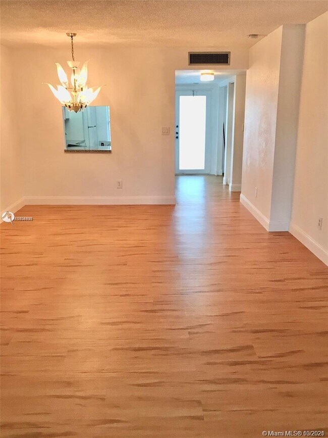 Foto del edificio - 5851 NW 62nd Ave