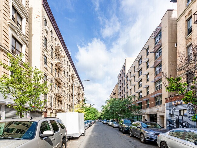 Vista a la calle - 202-216 W 146th St
