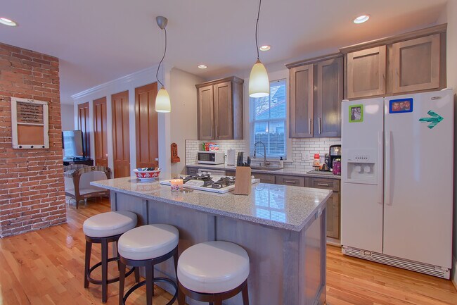 Building Photo - 136 Punta Alley