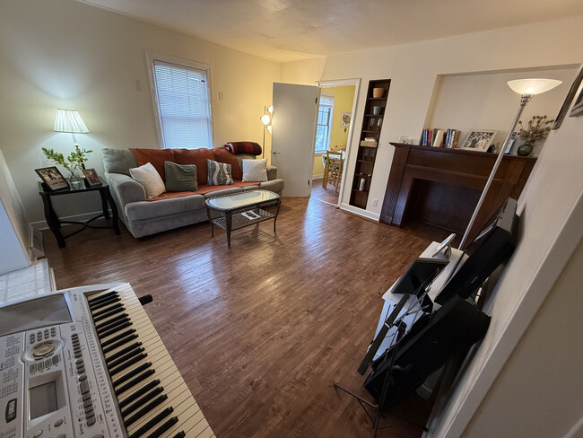 living room - 410 N 4th St