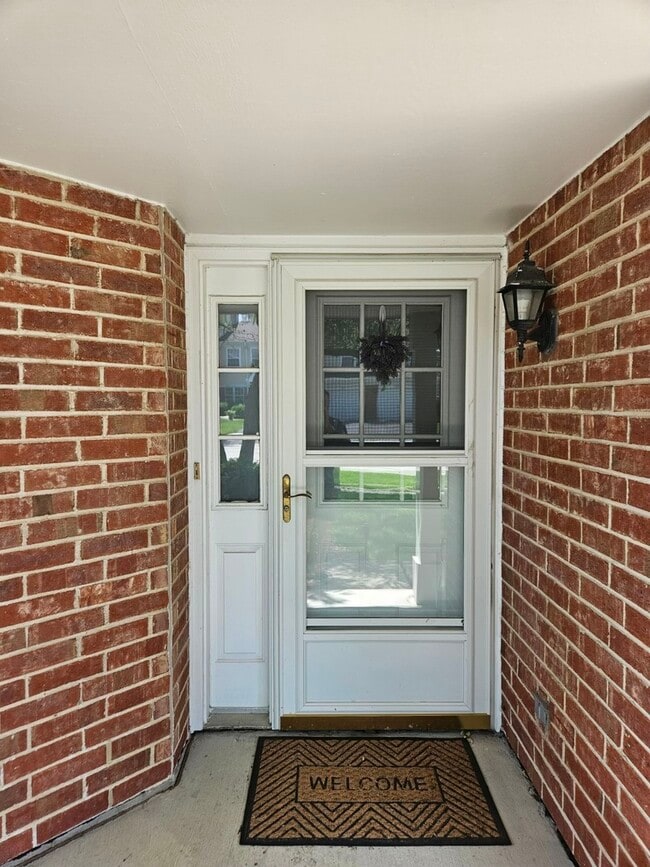 Building Photo - 250 Regal Ct