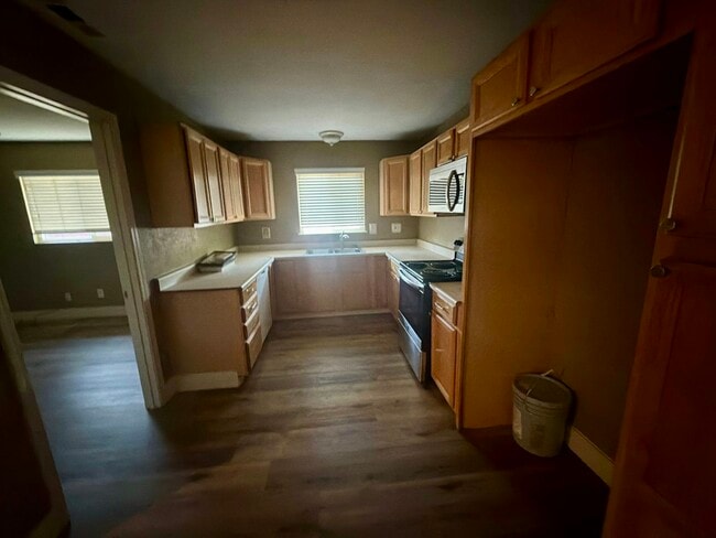 Foto del edificio - 4683 E Thomas Ave