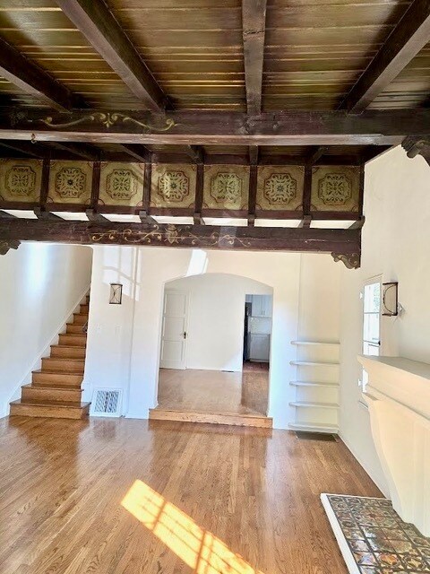 Sala con vista al comedor - 616 N Orange Dr