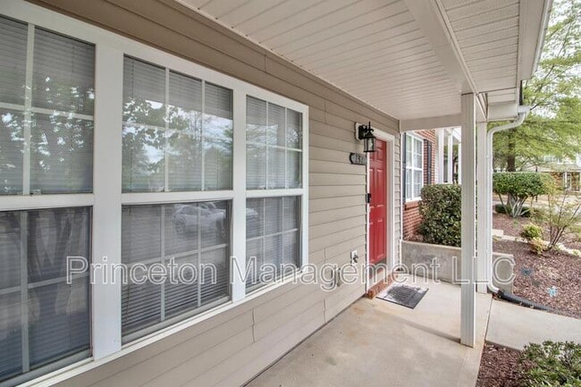 Building Photo - 137 Lynch Cir