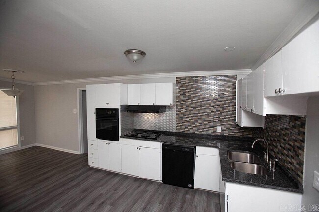 Building Photo - 2 N Meadowcliff Dr