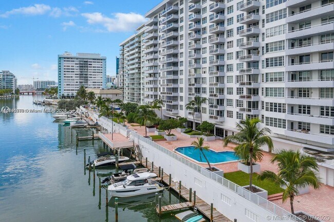 Foto del edificio - 5700 Collins Ave