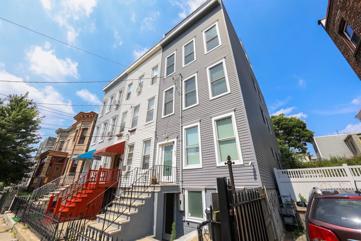 Foto principal - 157 Sherman Ave