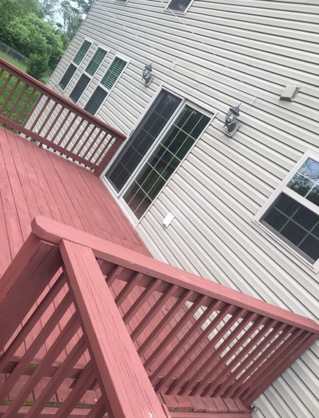 Building Photo - 100 Twin Lakes Dr