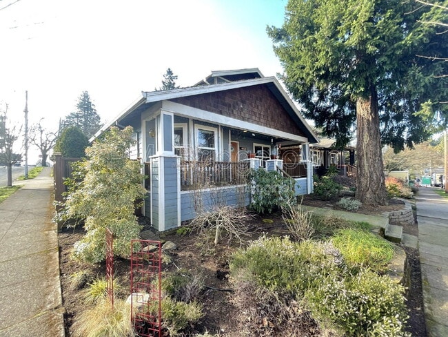 Building Photo - 4834 SE Kelly St