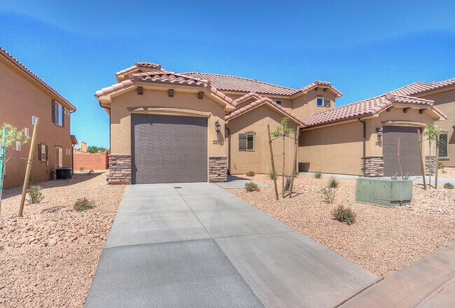 Building Photo - 4 Bedroom End Unit in Sienna Hills! Small Dog Friendly!