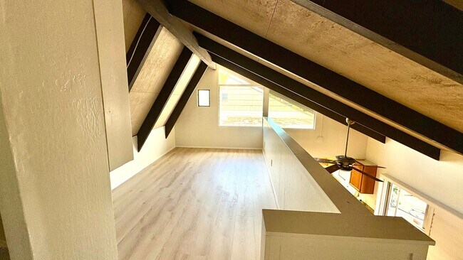 Foto del edificio - AVAILABLE NOW! 2 BED/1 BATH TOWNHOME W/ LO...