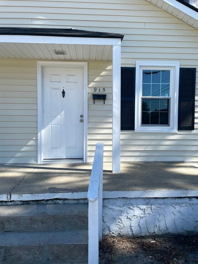 Foto principal - 915 Edgerton St