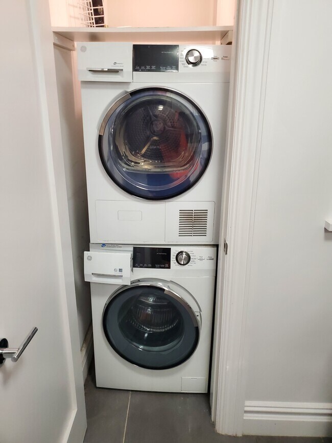 Foto del edificio - 25 W 68th St