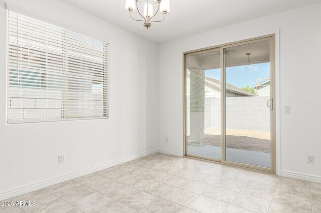 Foto del edificio - 10162 W Amelia Ave