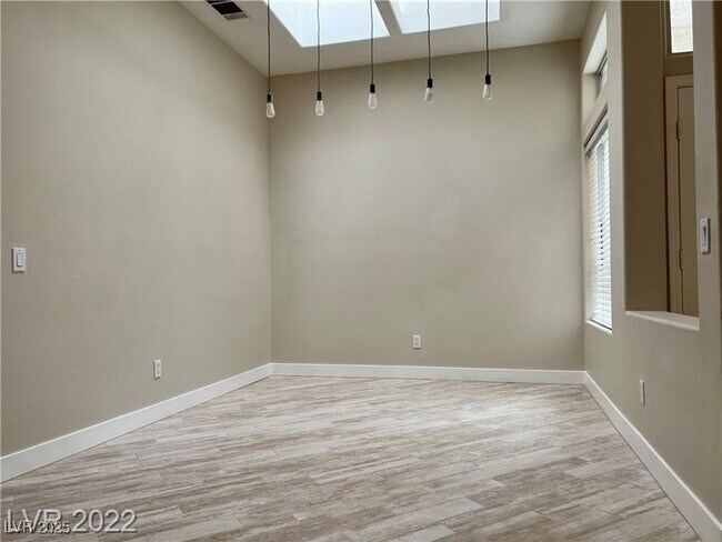 Building Photo - 8252 Nice Ct