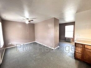 Building Photo - 809 E Huntsville Ave
