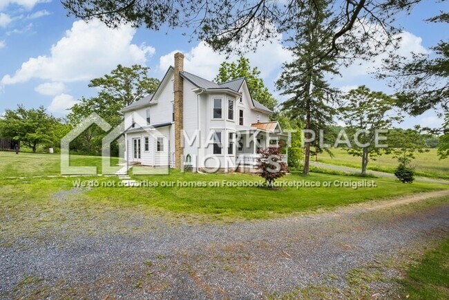 Foto del edificio - 227 Pine Knob Rd