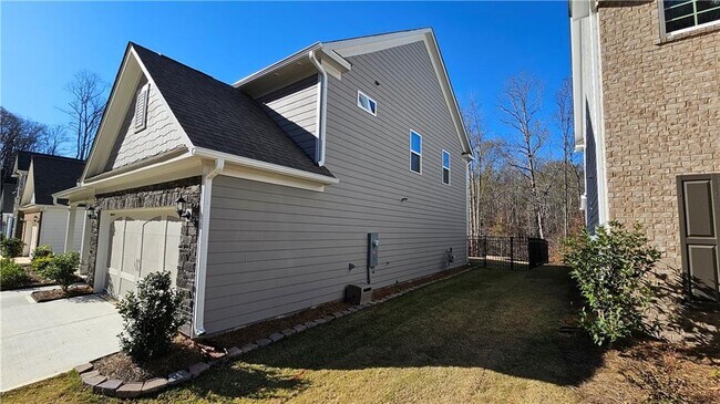 Building Photo - 5030 Sierra Creek Dr NE
