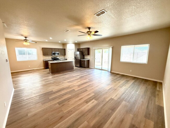 Building Photo - Beautiful 2024 Built 3 Bedroom Home in Leg...