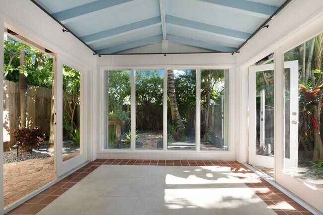 Foto del edificio - 3791 El Prado Blvd